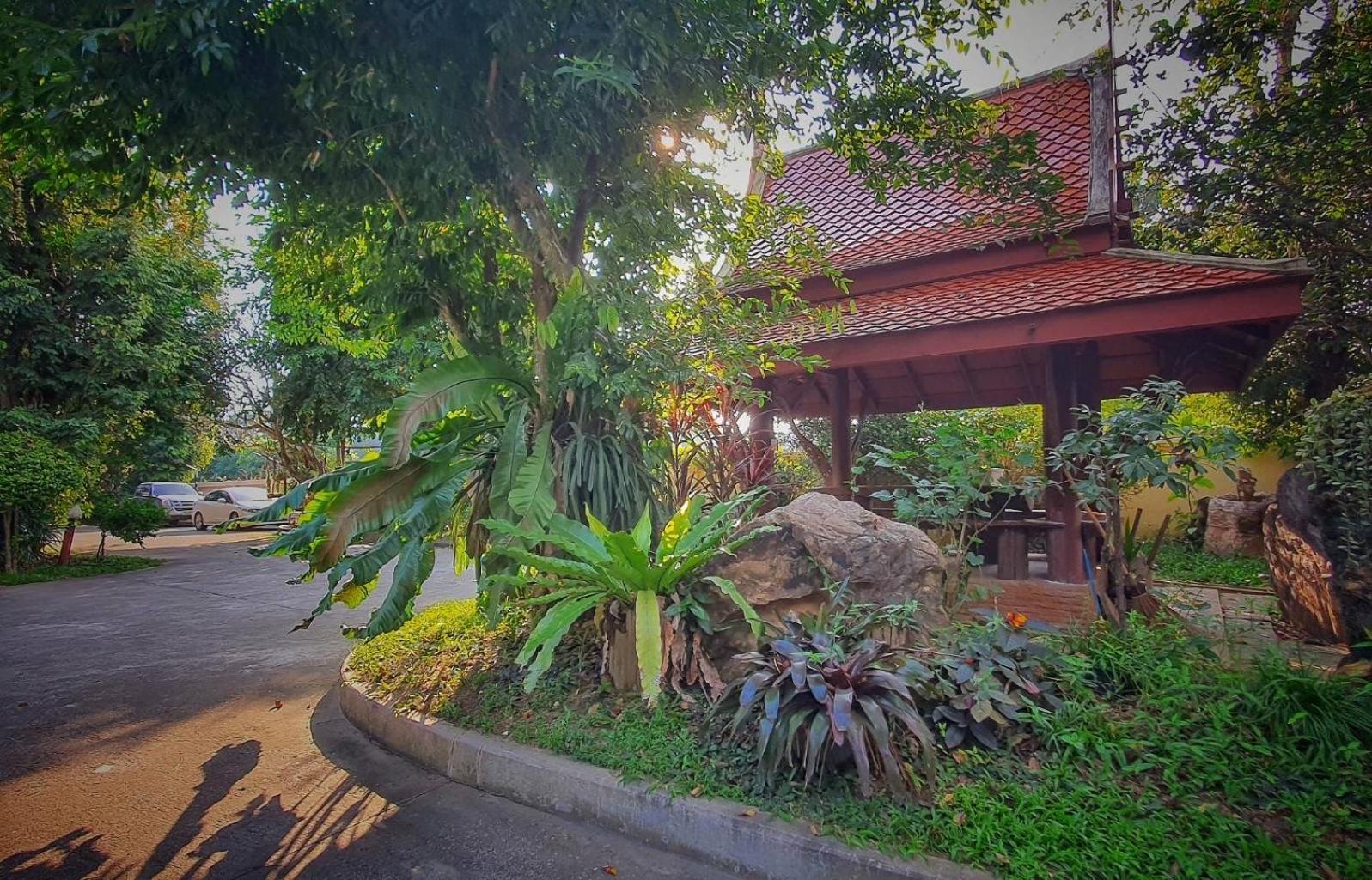 Ruen Thai Ban Rim Nam Kamphaeng Phet Exterior foto