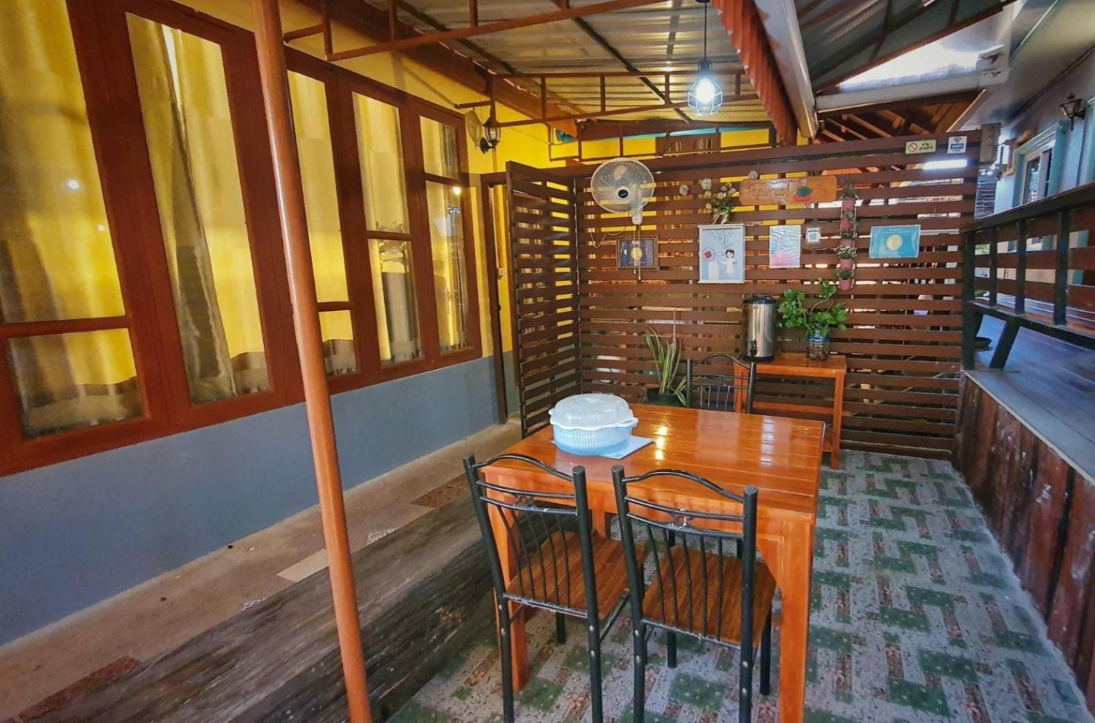 Ruen Thai Ban Rim Nam Kamphaeng Phet Exterior foto