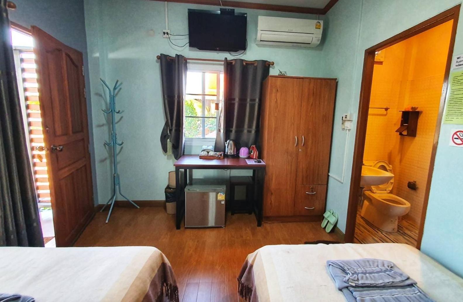 Ruen Thai Ban Rim Nam Kamphaeng Phet Exterior foto