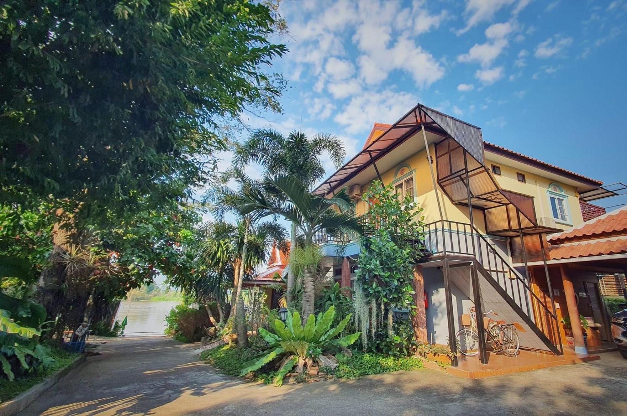 Ruen Thai Ban Rim Nam Kamphaeng Phet Exterior foto