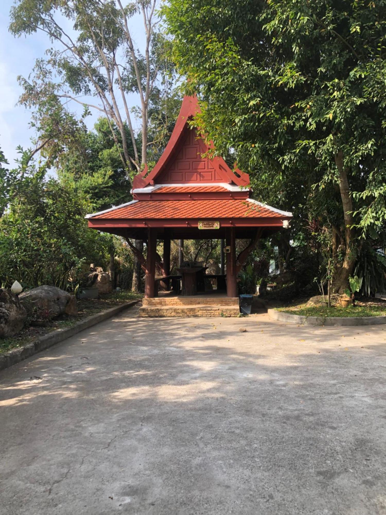 Ruen Thai Ban Rim Nam Kamphaeng Phet Exterior foto