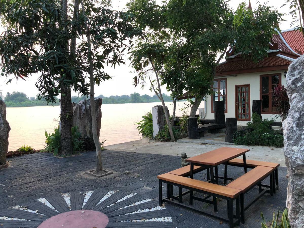 Ruen Thai Ban Rim Nam Kamphaeng Phet Exterior foto