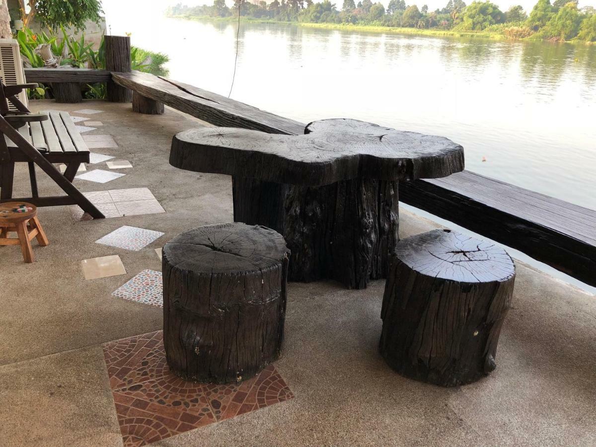 Ruen Thai Ban Rim Nam Kamphaeng Phet Exterior foto